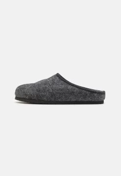 Pier One Bonne Qualité UNISEX – Chaussons Rond Homme -Fashion Zone Soldes 0a917b4d678a42f790a69f97eed189c7 2