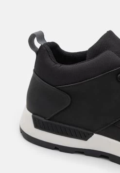 Promos Pier One Baskets Basses Baskets & Sneakers Rond Homme -Fashion Zone Soldes 0b650cd09b964638b7c16629dbda1153