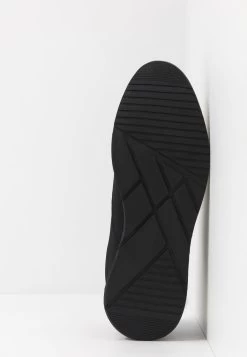 En Remise Pier One UNISEX – Baskets Basses Baskets & Sneakers Rond 12 En Remise Pier One UNISEX – Baskets Basses Baskets & Sneakers Rond -Fashion Zone Soldes 18f0584f13be4b1598faa1ead8725ea9