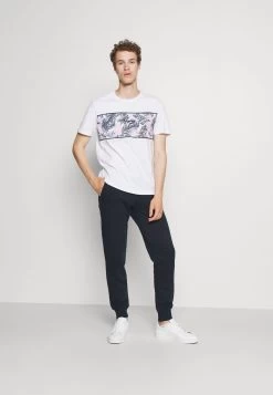 Pier One Pantalon De Survêtement Prix Bradés Pantalons Haute Homme 18 Pier One Pantalon De Survêtement Prix Bradés Pantalons Haute Homme -Fashion Zone Soldes 1bf7e597044146a88ff47a1ccc61bc80