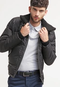 Pier One Prix Préférentiel Polo T-shirts & Polos Col Polo Homme -Fashion Zone Soldes 1e333d3fc64049b780021abbb7622a8a