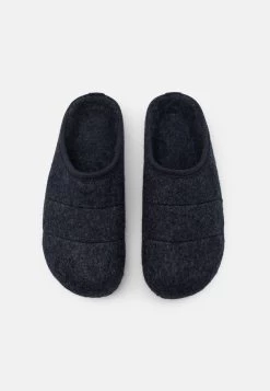 Pier One Bonne Qualité UNISEX – Chaussons Rond Homme -Fashion Zone Soldes 2c0cc49907f94ba2947918f5168ec5df