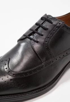 Pier One Réduction LEATHER – Derbies & Richelieus Chaussures De Ville Rond Homme 13 Pier One Réduction LEATHER – Derbies & Richelieus Chaussures De Ville Rond Homme -Fashion Zone Soldes 2c8b13e654a34f6e889e607a4cc2da04