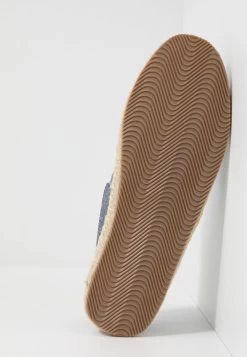 Pier One 50% Off De Vente UNISEX – Espadrilles Chaussures Basses Rond 13 Pier One 50% Off De Vente UNISEX – Espadrilles Chaussures Basses Rond -Fashion Zone Soldes 2cae18c64fec4d4fb91bef2a1cf6da8e