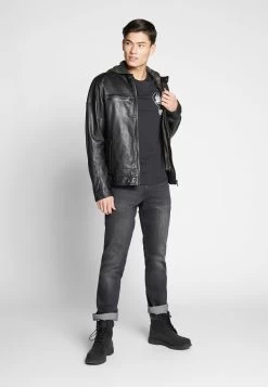 Prix Imbattable Pier One T-shirt Imprimé T-shirts Col Rond Homme 10 Prix Imbattable Pier One T-shirt Imprimé T-shirts Col Rond Homme -Fashion Zone Soldes 2df98a148ef04f62a0e1f4df753c91b2