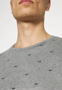 Pier One T-shirt Imprimé Prix Allégé T-shirts Col Rond Homme -Fashion Zone Soldes 357d2b4763f147f49bd89379c32e8d23