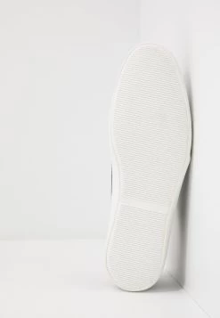 Prix Avantageux Pier One UNISEX – Baskets Basses Sneakers Rond 18 Prix Avantageux Pier One UNISEX – Baskets Basses Sneakers Rond -Fashion Zone Soldes 3a02672da68e4a298a55a89d393109a9