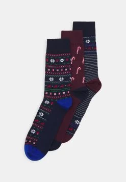 Pier One XMAS GIFT BOX 3 PACK – Chaussettes Prix Gelé Sous-vêtements & Chaussettes à Pois Homme 15 Pier One XMAS GIFT BOX 3 PACK – Chaussettes Prix Gelé Sous-vêtements & Chaussettes à Pois Homme -Fashion Zone Soldes 43ef96180f1f4cde8bf712b75f0eca23 3