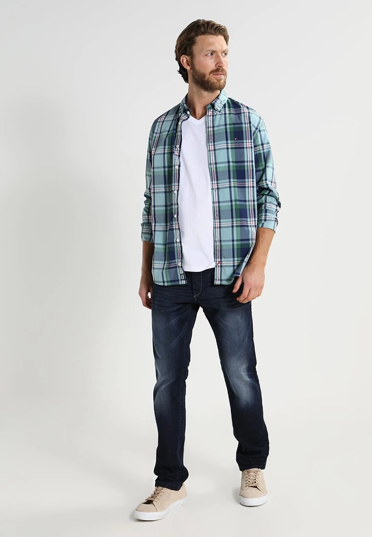 Pier One 2 PACK – T-shirt Basique Prix Cassé T-shirts Col En V Homme 4 Pier One 2 PACK – T-shirt Basique Prix Cassé T-shirts Col En V Homme – Image 2