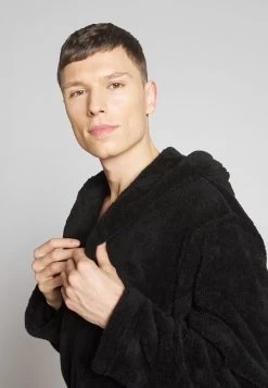 Prix Exclusifs Pier One Peignoir Sous-vêtements & Chaussettes Capuche Homme -Fashion Zone Soldes 46ddd89e67e647d9a552c22e74d82b35