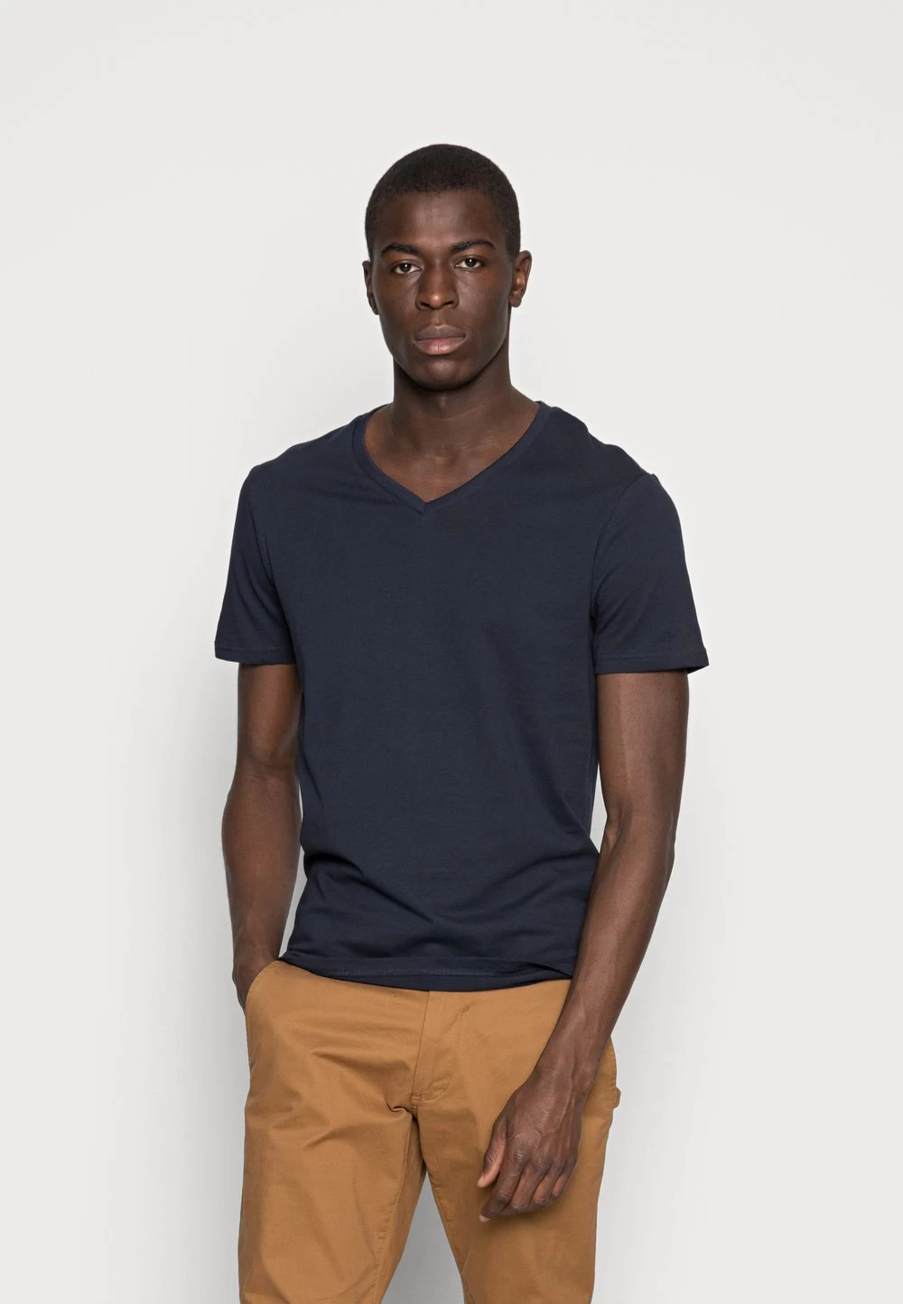 Pier One Qualité Garantie 5 PACK – T-shirt Basique T-shirts Col En V Homme 5 Pier One Qualité Garantie 5 PACK – T-shirt Basique T-shirts Col En V Homme – Image 3