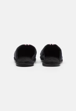 Pier One Chaussons Prix Bradés Rond Homme -Fashion Zone Soldes 4b61778ad7d84e23a8f076d416497275