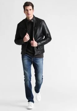 Pier One Jean Droit Prix Ourlé Jeans Normale Homme -Fashion Zone Soldes 4c74582ef98a4988b5544b034db7d908