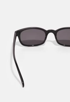 Pier One Qualité Garantie Lunettes De Soleil Rectangulaire Homme -Fashion Zone Soldes 5258937d250d41e59288ff562a4dc240