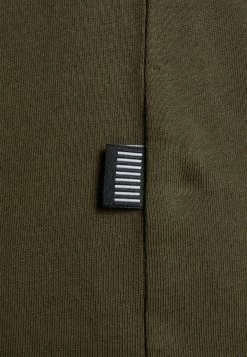 Pier One 2 PACK – T-shirt Imprimé Prix Réduit T-shirts Col Rond Homme -Fashion Zone Soldes 54429e2d9ebf4fc892d56735a7acb1e4