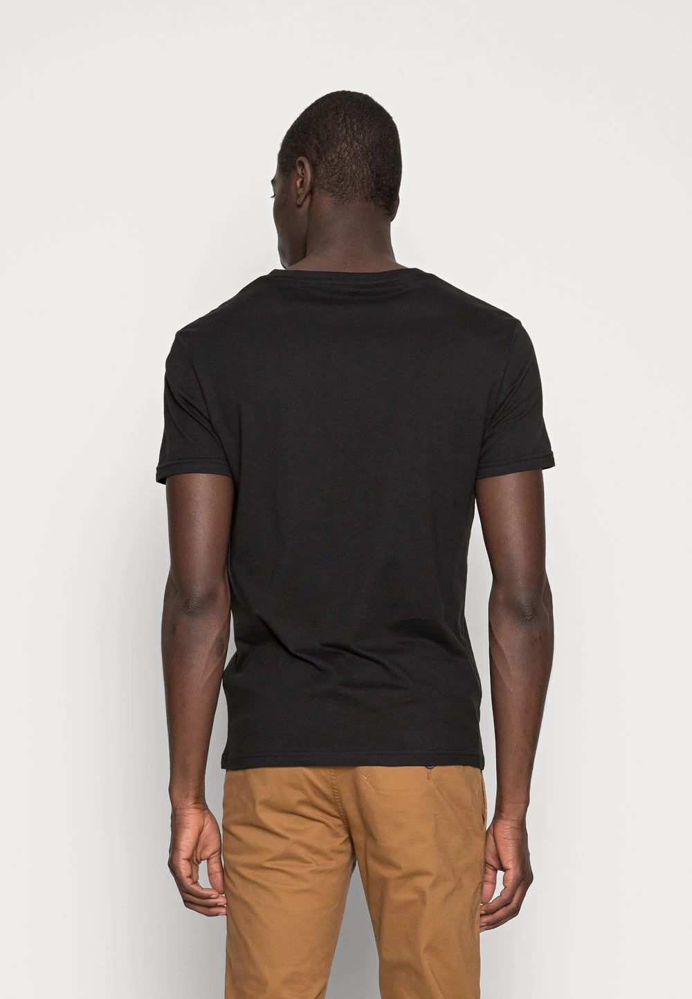 Pier One Qualité Garantie 5 PACK – T-shirt Basique T-shirts Col En V Homme 6 Pier One Qualité Garantie 5 PACK – T-shirt Basique T-shirts Col En V Homme – Image 4