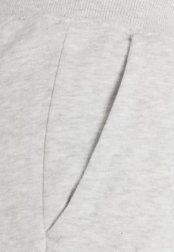 Pier One Meilleur Prix Garanti 3 PACK – Pantalon De Survêtement Pantalons Normale Homme 17 Pier One Meilleur Prix Garanti 3 PACK – Pantalon De Survêtement Pantalons Normale Homme -Fashion Zone Soldes 58caa3db374b4ce39703a992d5c2b59c