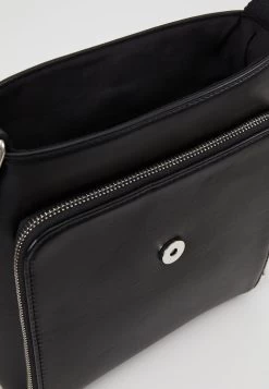 Pier One Sac Bandoulière Promos Sacs Fermoir Aimanté Homme 13 Pier One Sac Bandoulière Promos Sacs Fermoir Aimanté Homme -Fashion Zone Soldes 64e3258d4b2e4b3b9dd81fdee0642ad6