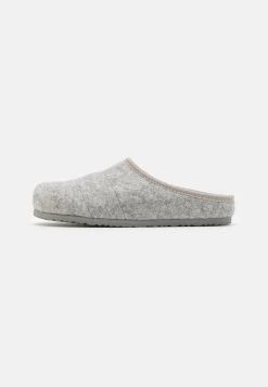 Pier One UNISEX – Chaussons Soldes Rond Homme -Fashion Zone Soldes 66254cbb3150411a87bd7e702cccdd1b 1