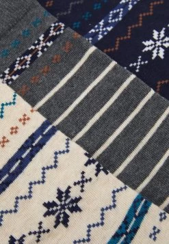 Pier One 3 PACK – Chaussettes Pas Cher Sous-vêtements Rayures Homme -Fashion Zone Soldes 6870f4ec770d4f299eef09fd2b4bbe6a