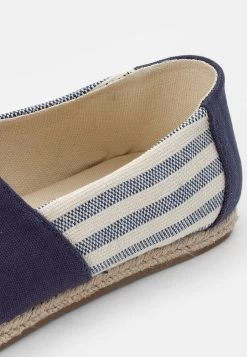 Pier One Prix Gelé Espadrilles Rond Unisex -Fashion Zone Soldes 69314eaa0e424f77864e97404b066aea