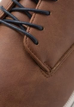 Bonne Qualité Pier One Chaussures à Lacets Derbies Et Richelieus Rond Homme 15 Bonne Qualité Pier One Chaussures à Lacets Derbies Et Richelieus Rond Homme -Fashion Zone Soldes 7352f85c2bae4898b20a1c5196e56eef