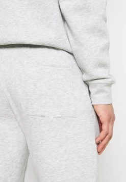 Réduction Pier One 2 PACK – Pantalon De Survêtement Pantalons Normale Homme -Fashion Zone Soldes 737d28e17a324ecc9e683cebbda75492