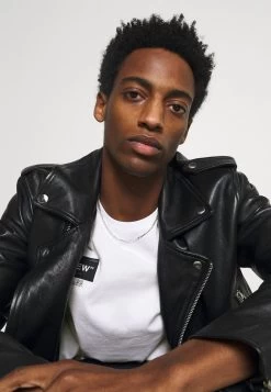 Prix Discount Pier One T-shirt Imprimé T-shirts Col Rond Homme 17 Prix Discount Pier One T-shirt Imprimé T-shirts Col Rond Homme -Fashion Zone Soldes 7536ade908c14a24a42e7cff906a28d2