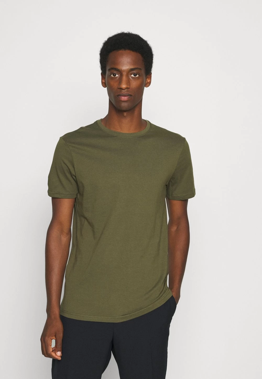 Prix Ourlé Pier One 5 PACK – T-shirt Basique T-shirts & Polos Col Rond Homme 7 Prix Ourlé Pier One 5 PACK – T-shirt Basique T-shirts & Polos Col Rond Homme – Image 5