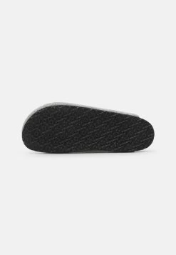 Pier One Prix Accessible UNISEX – Chaussons Sandales Et Tongs Rond -Fashion Zone Soldes 79459094fa6f4629af371b76d87c6dd0