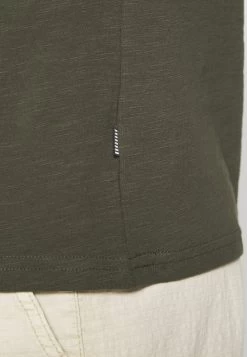 Pier One Prix Gelé T-shirt Basique T-shirts Col Tunisien Homme -Fashion Zone Soldes 7f5cffdeebbd4b54a89f7d891dc86fa5