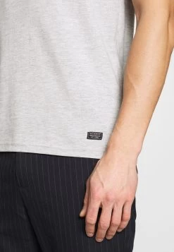 Pier One T-shirt Basique Soldes T-shirts Col En V Homme -Fashion Zone Soldes 830be4d281aa4b0dac1488331ee88bd4