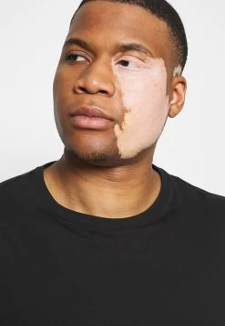 Prix Accessible Pier One 5 PACK – T-shirt Basique T-shirts Col Rond Homme -Fashion Zone Soldes 84331201d7ad4f91891897025b57fc5e