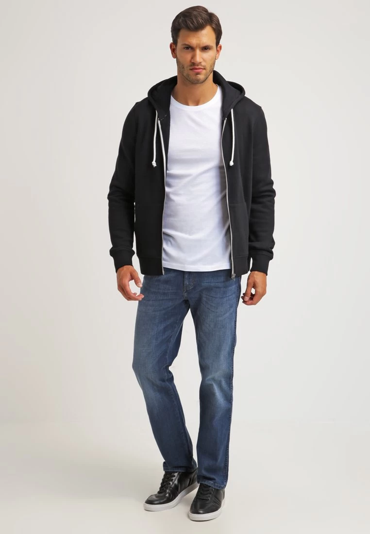 Bas Prix Pier One 2 PACK – T-shirt Basique T-shirts Col Rond Homme 3 Bas Prix Pier One 2 PACK – T-shirt Basique T-shirts Col Rond Homme