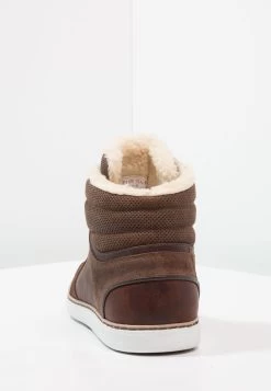 Pier One Baskets Montantes Réduction Baskets & Sneakers Rond Homme -Fashion Zone Soldes 88bd8beaa6a94f40b497642a151cb8e1