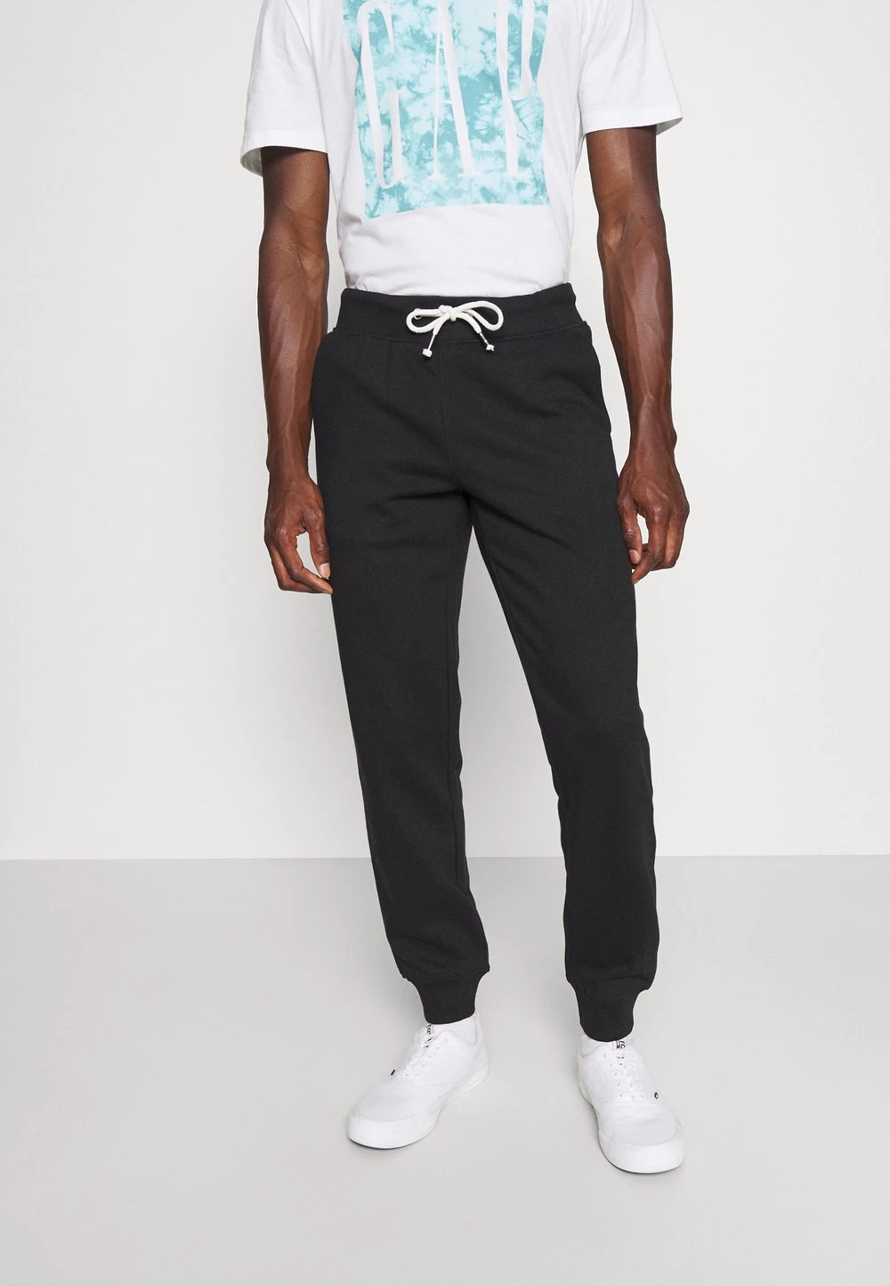 Pier One Meilleur Prix Garanti 3 PACK – Pantalon De Survêtement Pantalons Normale Homme 4 Pier One Meilleur Prix Garanti 3 PACK – Pantalon De Survêtement Pantalons Normale Homme – Image 2