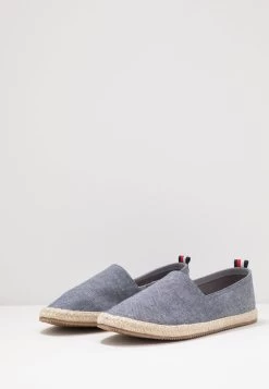 Pier One 50% Off De Vente UNISEX – Espadrilles Chaussures Basses Rond 11 Pier One 50% Off De Vente UNISEX – Espadrilles Chaussures Basses Rond -Fashion Zone Soldes 9c452bf85d2245228fd5d64ea90088c5