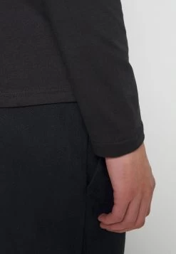 Pier One Prix Gelé 5 PACK – T-shirt à Manches Longues T-shirts & Polos Col Rond Homme -Fashion Zone Soldes 9c999edfb4784781b9b45e88c2578460