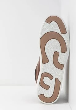 Pier One Prix Bradés Baskets Montantes Sneakers Rond Homme -Fashion Zone Soldes 9e47d401d44941779096f50b0b0c208b