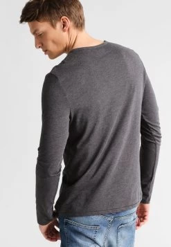 Pier One Prix Jamais Vus T-shirt à Manches Longues T-shirts & Polos Col Tunisien Homme -Fashion Zone Soldes a2c7414c72b846f888570468bd096605