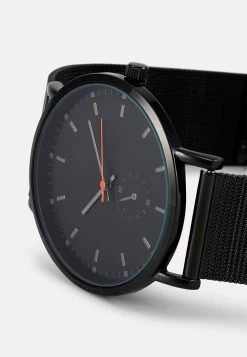 Promos Pier One Montre Montres Et Bijoux Couleur Unie Homme -Fashion Zone Soldes a3dc4bb4f5be421ea208b59acd065cf5