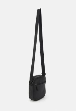 Pier One Prix D’Amis Sac Bandoulière Sacs Compartiment Pour Téléphone Portable Homme 7 Pier One Prix D’Amis Sac Bandoulière Sacs Compartiment Pour Téléphone Portable Homme -Fashion Zone Soldes a4bd3e367d1f43b8bce5e0adb5c472a1