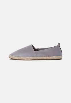 Pier One Qualité Garantie RENA ESPADRILLE UNISEX – Espadrilles Chaussures Basses Rond -Fashion Zone Soldes a625ac24e213461a94d5096727f45e98 3