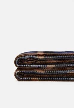 Pier One Remise En Ligne UNISEX – Écharpe Foulards Et écharpes Carreaux -Fashion Zone Soldes ad2d22769e934a19bbb38c9886024f53