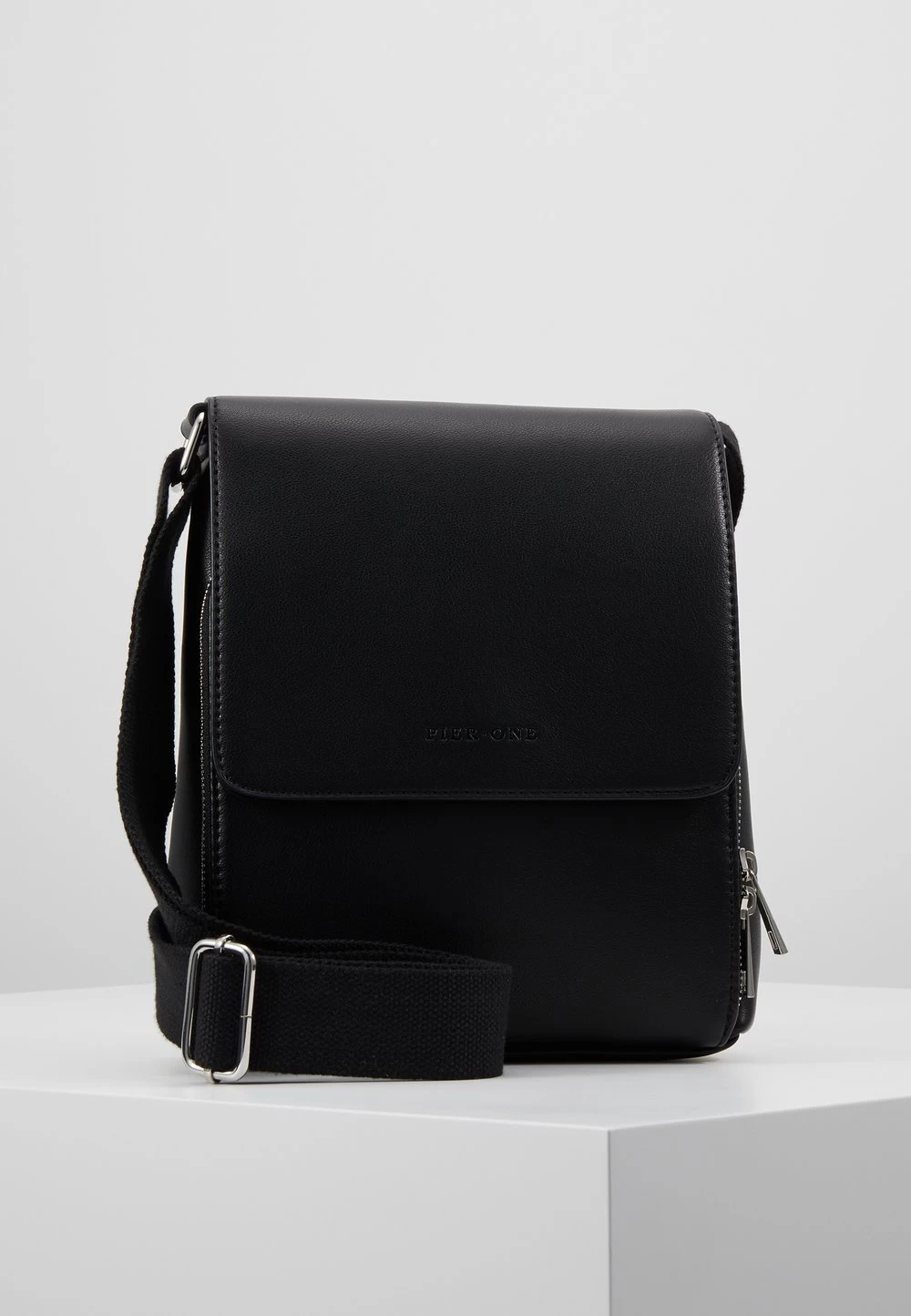 Pier One Sac Bandoulière Promos Sacs Fermoir Aimanté Homme 3 Pier One Sac Bandoulière Promos Sacs Fermoir Aimanté Homme