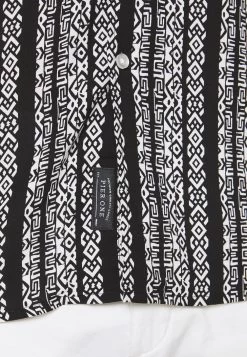 Pier One Chemise 50% Off De Vente Chemises Col Revers Homme -Fashion Zone Soldes b4e3ab36a0cc4b79b9b71a9f3b8f439f
