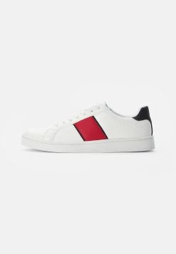 Pier One Baskets Basses Prix Malin Baskets & Sneakers Rond Unisex