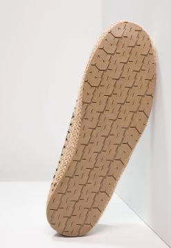 Pier One UNISEX – Espadrilles Prix Refroidis Chaussures Basses Rond Homme -Fashion Zone Soldes bd07e57455dd4f73a673b9ee028740f1