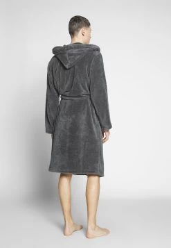 Prix Usine Pier One Peignoir Sous-vêtements & Chaussettes Capuche Homme 14 Prix Usine Pier One Peignoir Sous-vêtements & Chaussettes Capuche Homme -Fashion Zone Soldes c0a98bff0d7040bc9af7c1b11057f9de