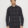 Pier One TARTAN SHIRT – Chemise Faible Prix Chemises Col Kent Homme -Fashion Zone Soldes c8275eea3bd749ee9fe78271da1009b7
